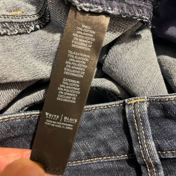 WHBM Slim Leg Blanc Jeans Sz 4R EUC - Picture 2 of 4